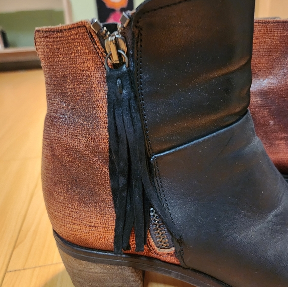 Black and burgundy ankle boots - Picture 3 of 5